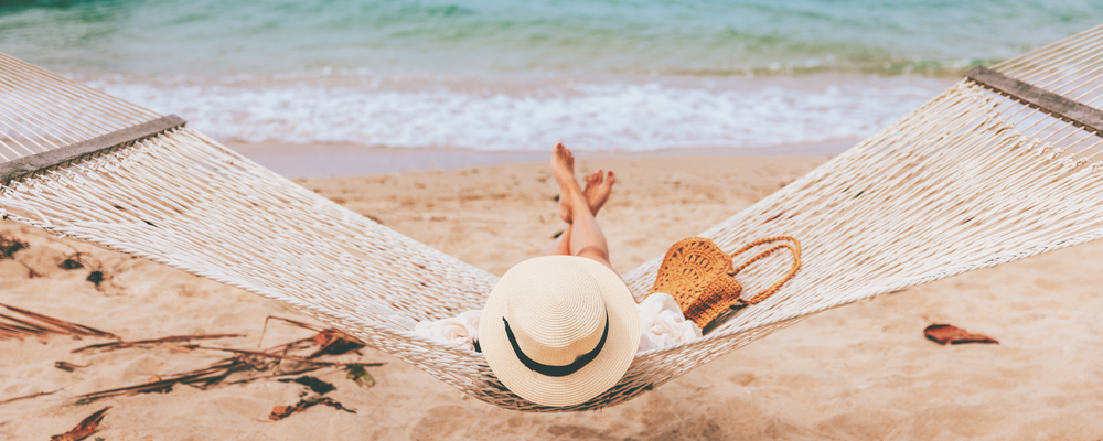 Summer,Travel,Vacation,Concept,,Happy,Traveler,Asian,Woman,With,Hat